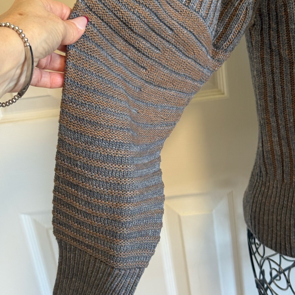 DKNY ribbed knit sweater grey taupe crewneck acrylic knit pullover. M - Picture 6 of 9
